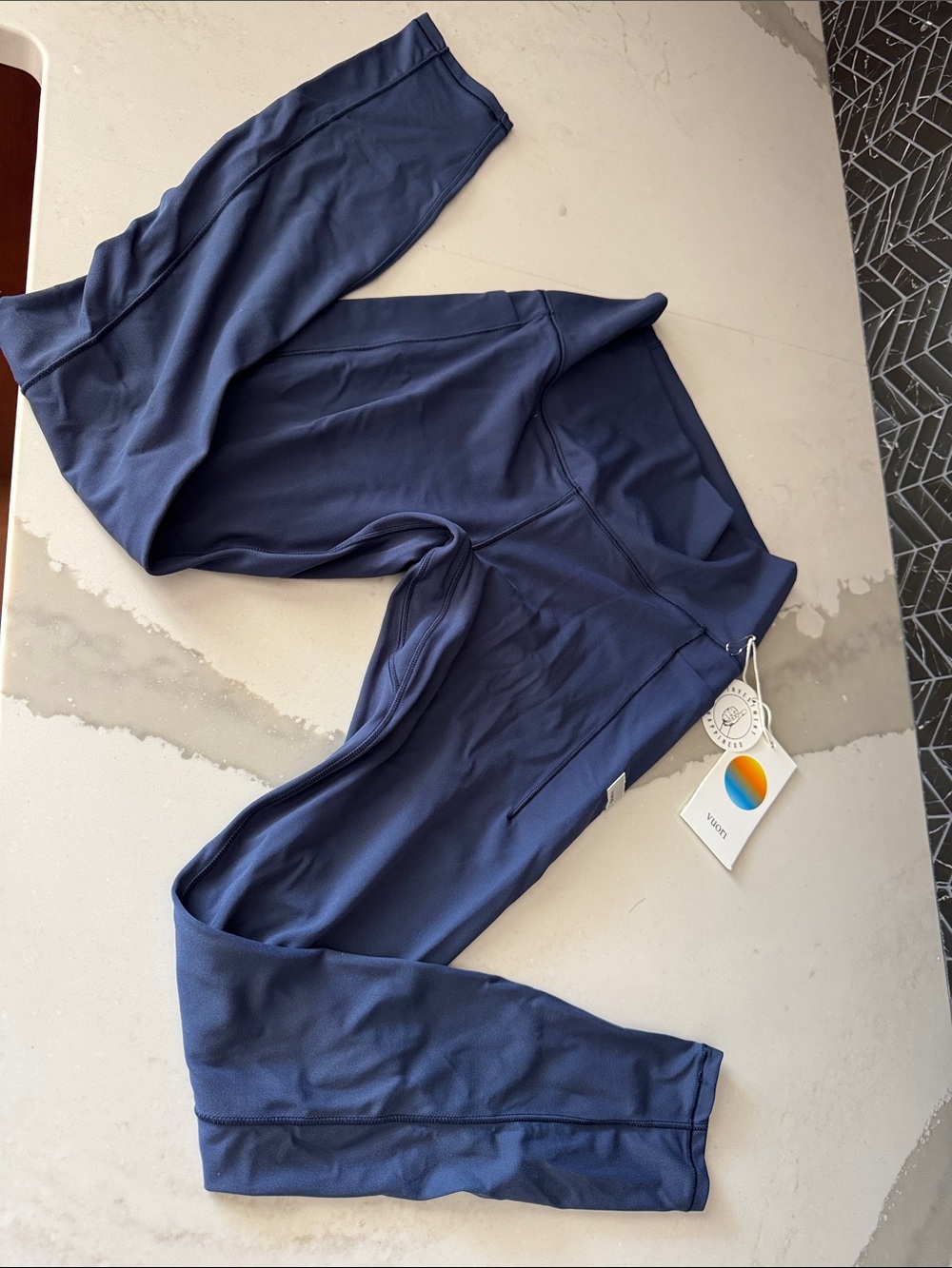 Vuori Performance Leggings in Navy Blue